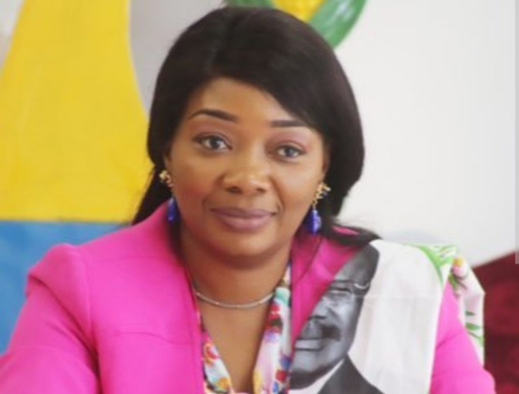 la-ministre-huguette-tsono-apporte-un-appui-multiforme-l-association